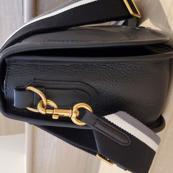 Marc Jacobs Retro Crossbody Messenger Bag in Black and Gold - Picture 7 of 11